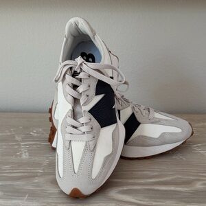 NEW New Balance Women’s 327